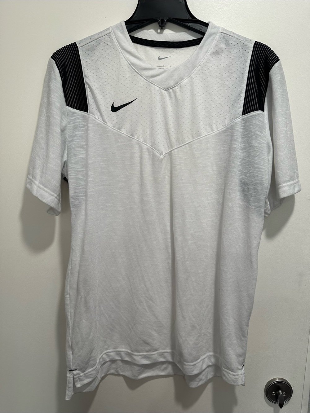 Nike Men’s White Athletic V‑Neck Shirt with Black Shoulder Panels